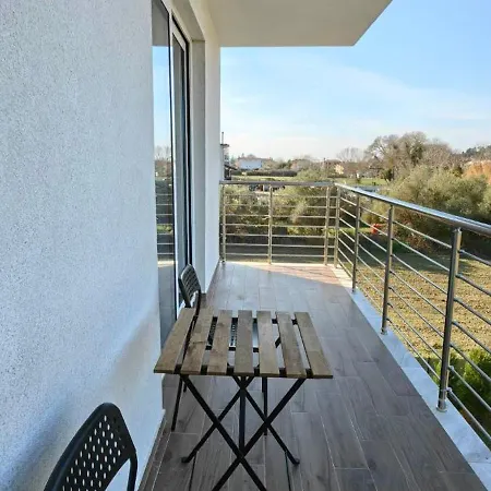 Отель Topaz Three