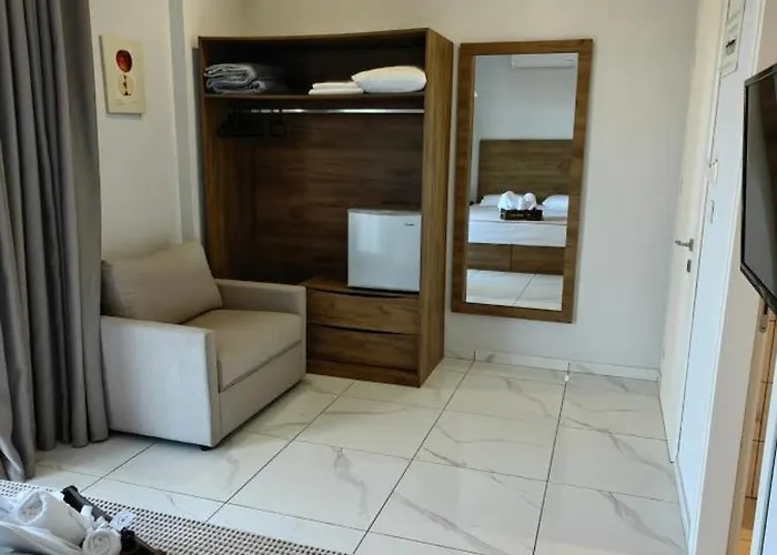 Topaz Three * Siviri