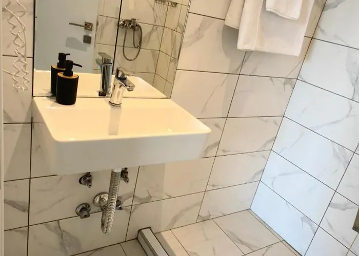 Topaz Three * Siviri