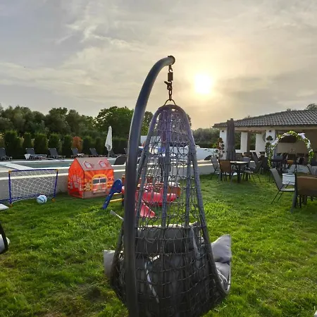 Topaz Three فندق *