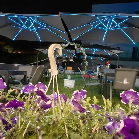 فندق Topaz Three