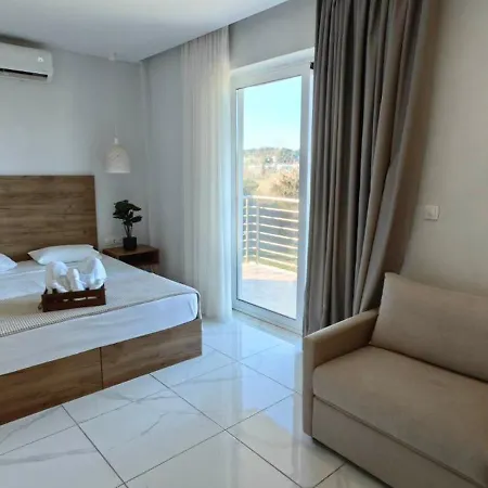 Hotel Topaz Three *