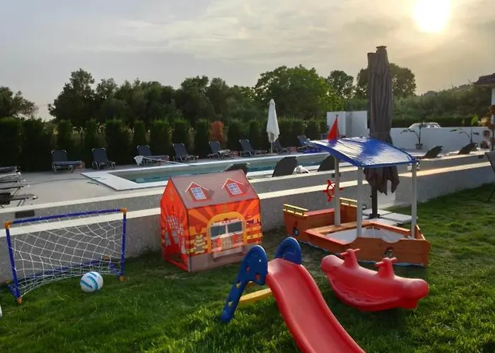 Topaz Three * Siviri